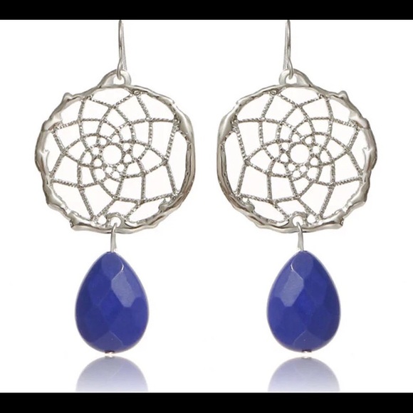 Hollow carving earring - Picture 3 of 6